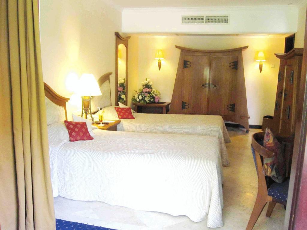Equator Hotel Surabaya Room photo