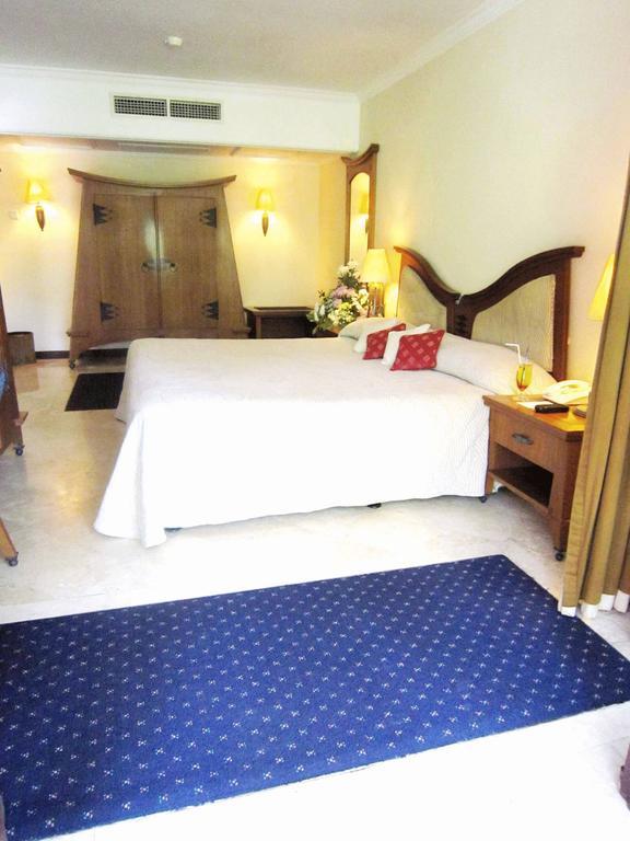 Equator Hotel Surabaya Room photo